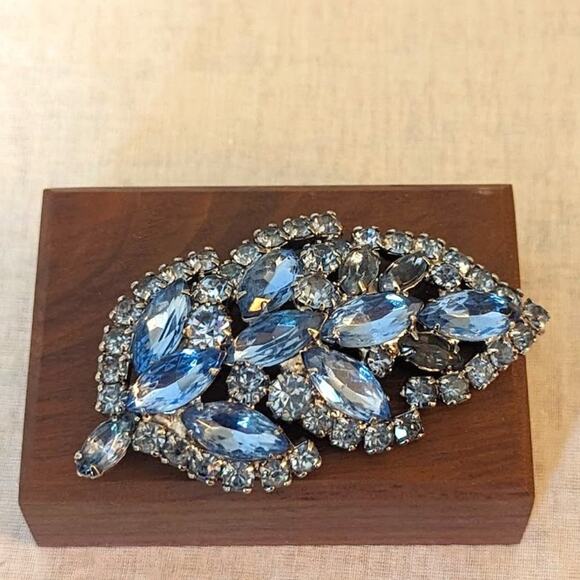 Jewelry - Vintage Unsigned Blue Crystal Silver Tone Leaf Brooch